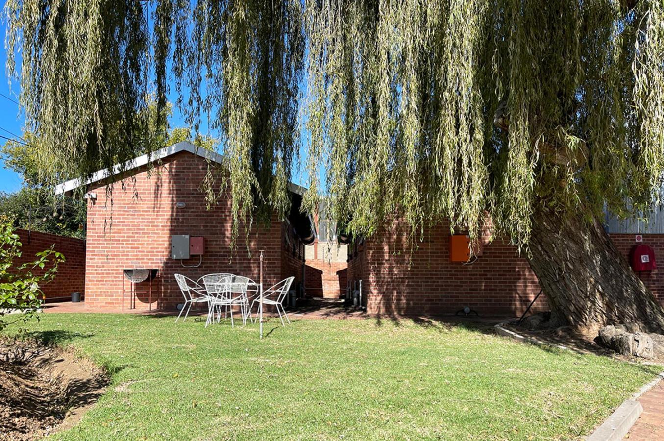 Village Lodge Harrismith Exterior foto