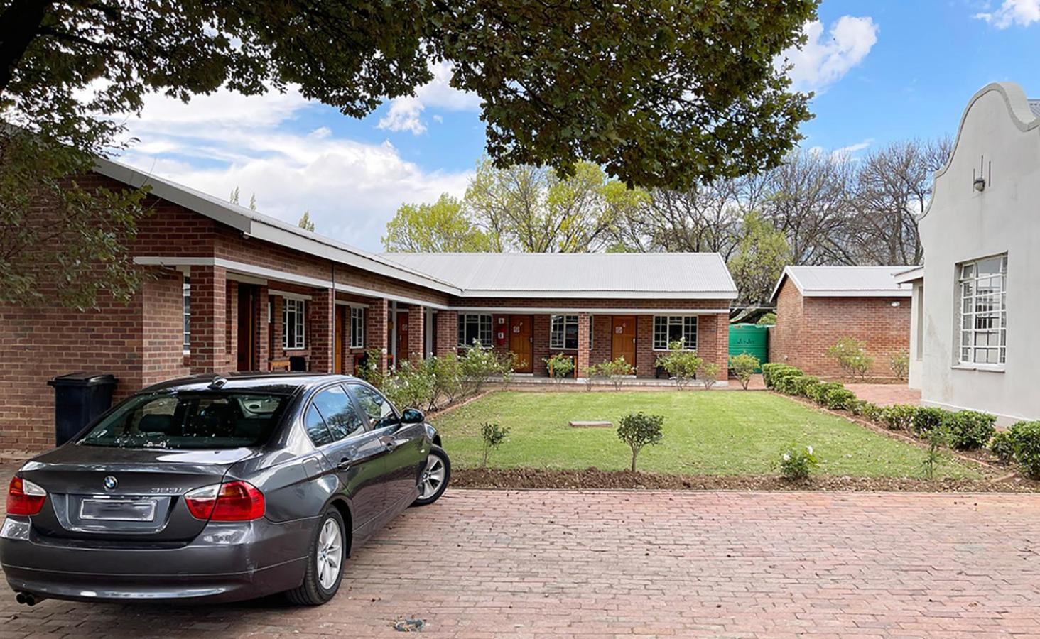 Village Lodge Harrismith Exterior foto